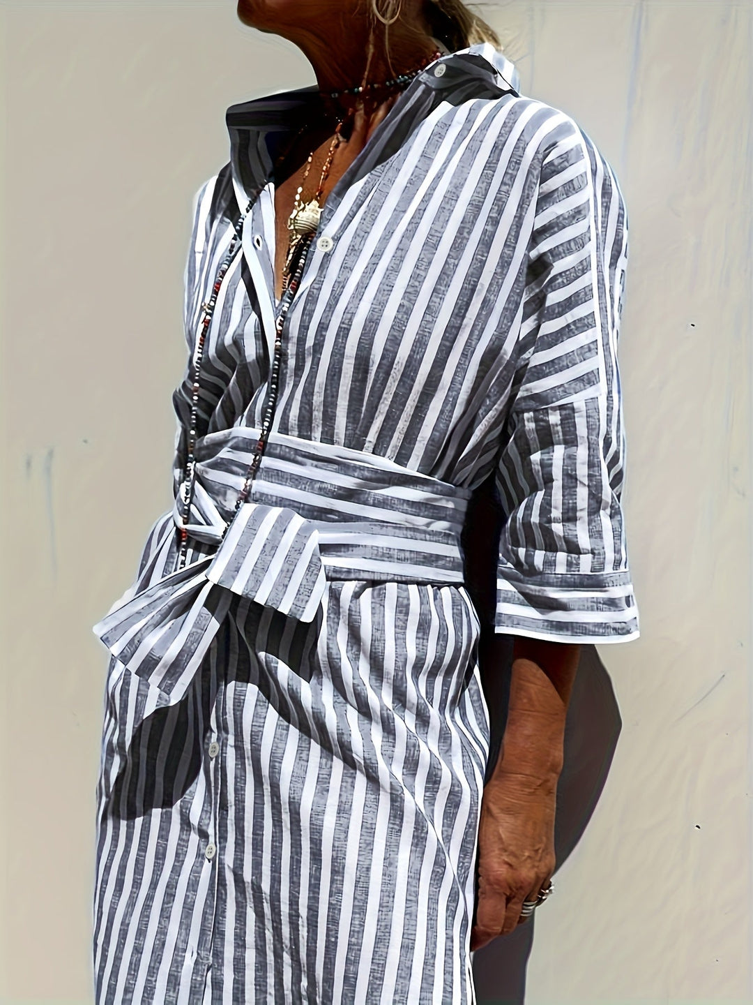 CHRISTINE | ROBE À IMPRIMÉ RAYÉ AVEC FERMETURE À BOUTONS ET CEINTURE