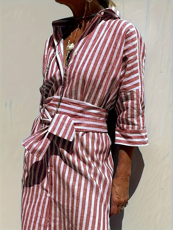 CHRISTINE | ROBE À IMPRIMÉ RAYÉ AVEC FERMETURE À BOUTONS ET CEINTURE
