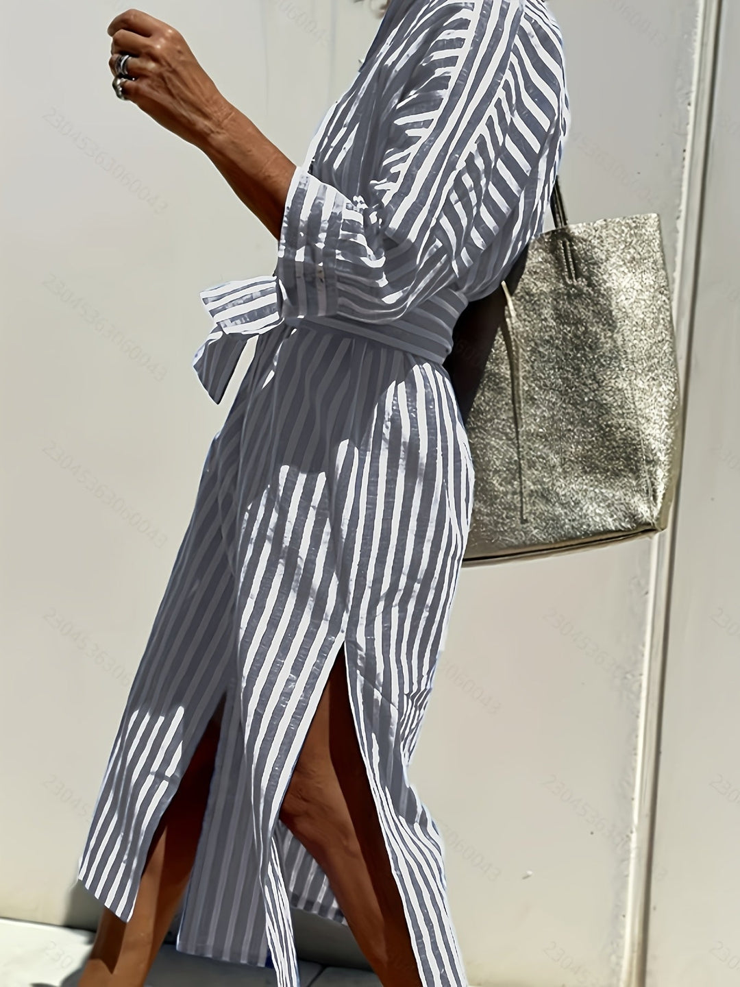 CHRISTINE | ROBE À IMPRIMÉ RAYÉ AVEC FERMETURE À BOUTONS ET CEINTURE