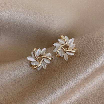 Boucles d'oreilles de luxe en opale blanche dans l'or