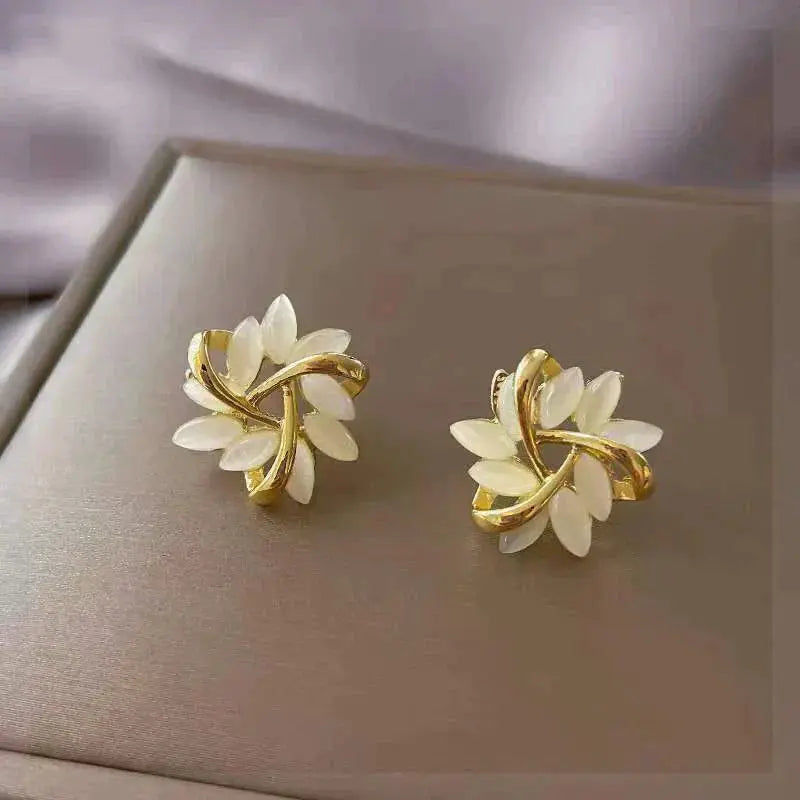 Boucles d'oreilles en opale blanche et feuille d'or