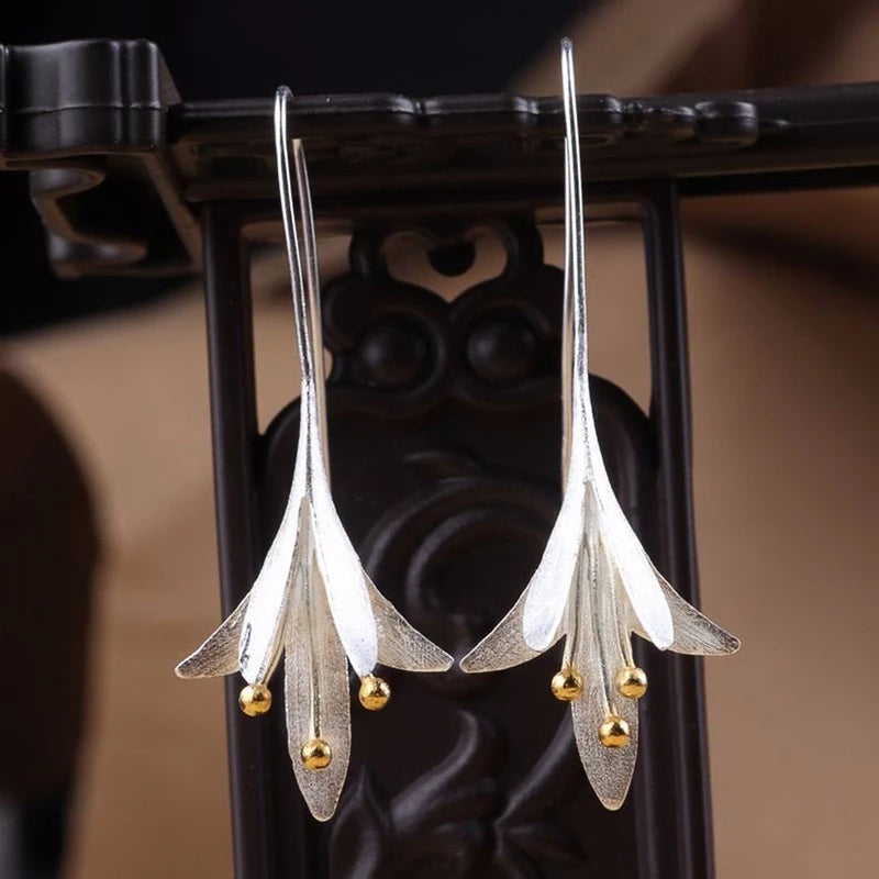 Boucles d'oreilles élégantes en argent avec fleurs