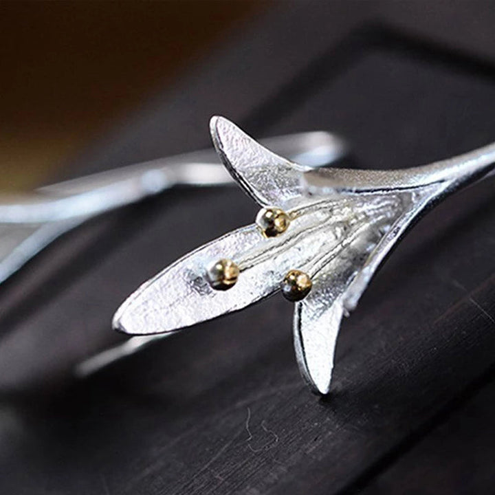 Boucles d'oreilles élégantes en argent avec fleurs