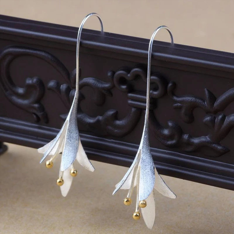 Boucles d'oreilles élégantes en argent avec fleurs
