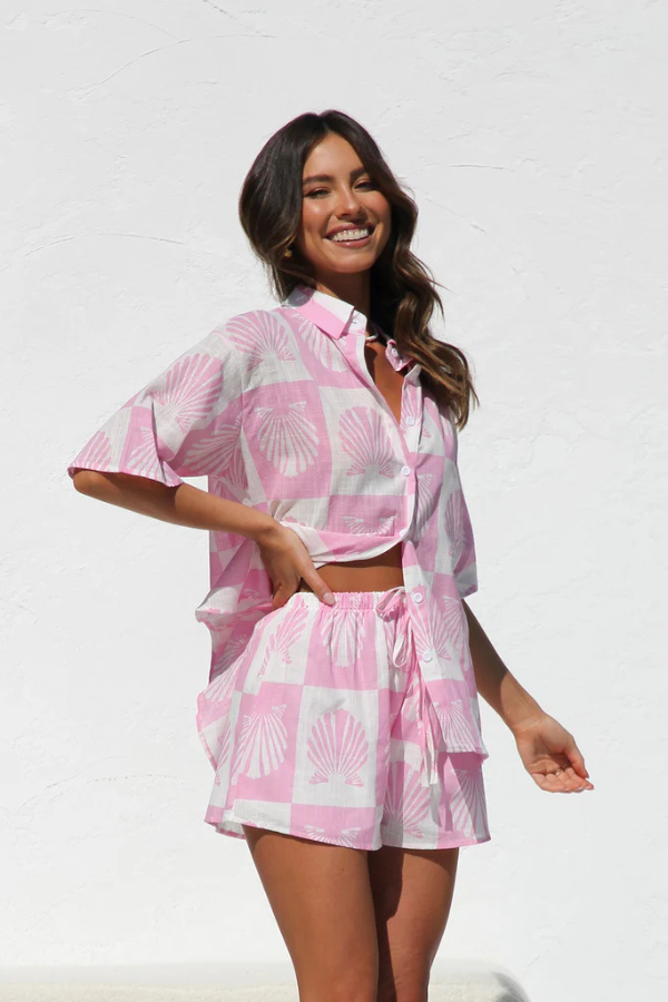 AVANYA – ENSEMBLE DE CHEMISE ET SHORTS D'ÉTÉ TENDANCE