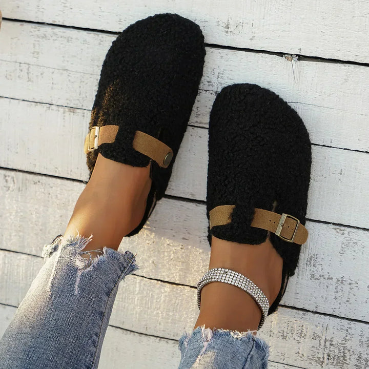 Chaussons Femme Slip-On avec Détail Boucle et Confort Doux et Accueillant