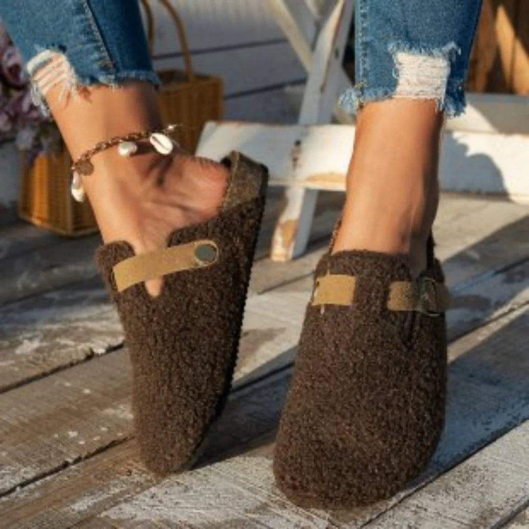 Chaussons Femme Slip-On avec Détail Boucle et Confort Doux et Accueillant
