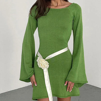 Robe Mini à Manches Longues pour Femmes avec Décolleté Large et Manches Évasées