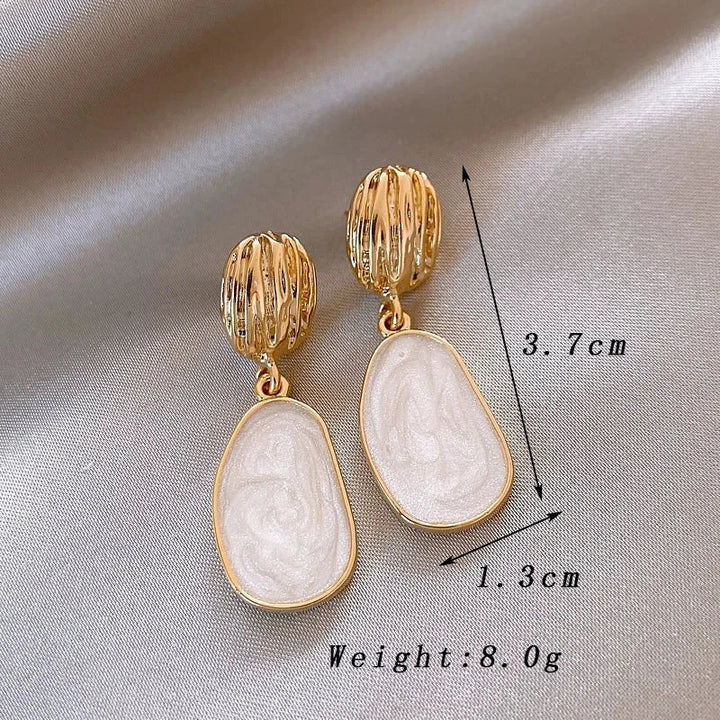 Boucles d'oreilles pendantes ovales en émail vintage