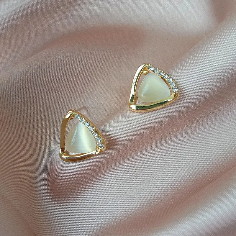 Boucles d'oreilles sophistiquées en opale triangulaire et cristal
