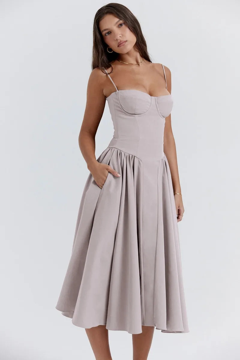 Cheri - Robe midi à bretelles et dos ouvert