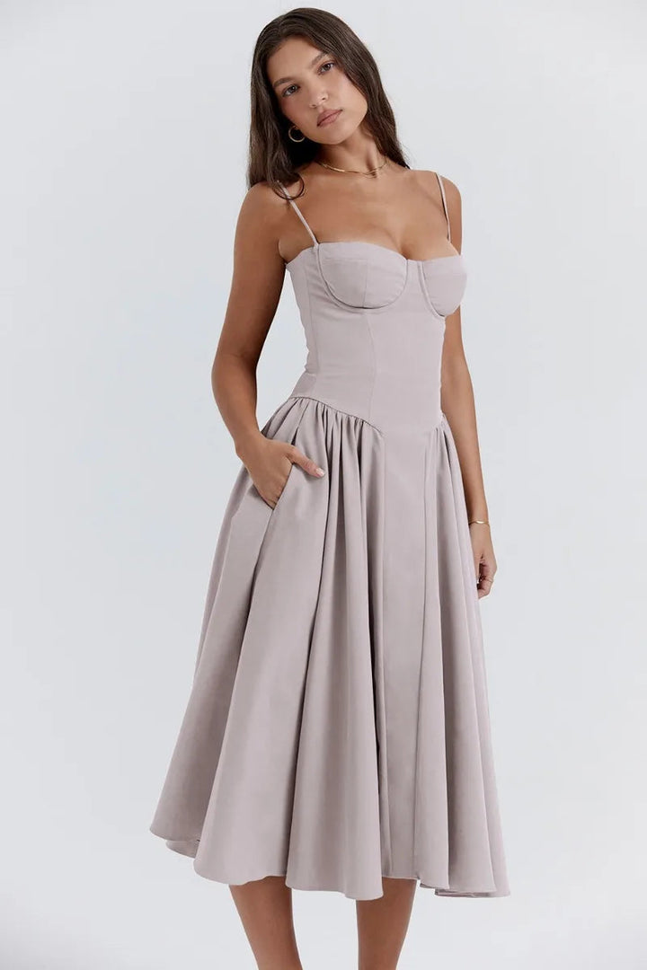 Cheri - Robe midi à bretelles et dos ouvert