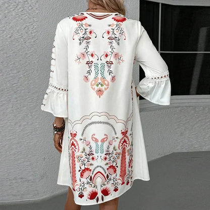 Iris – Robe avec décolleté en V brodé à la main