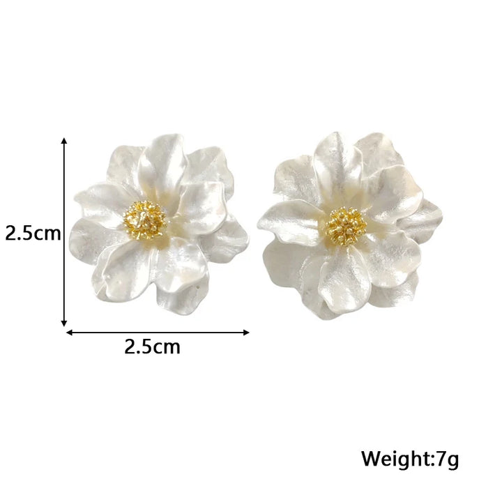 Boucles d'oreilles en acrylique blanc chic avec fleur