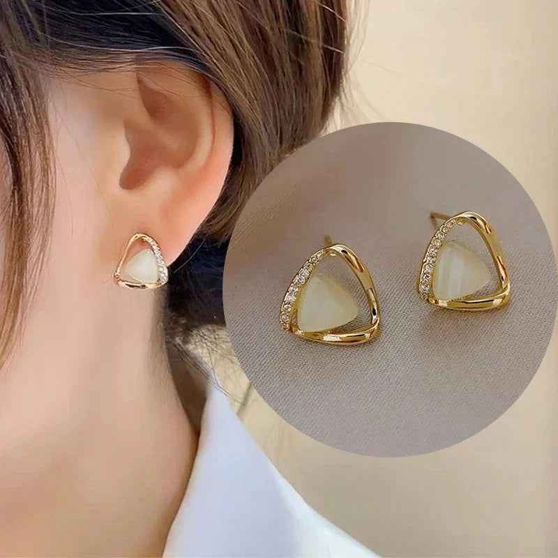 Boucles d'oreilles sophistiquées en opale triangulaire et cristal