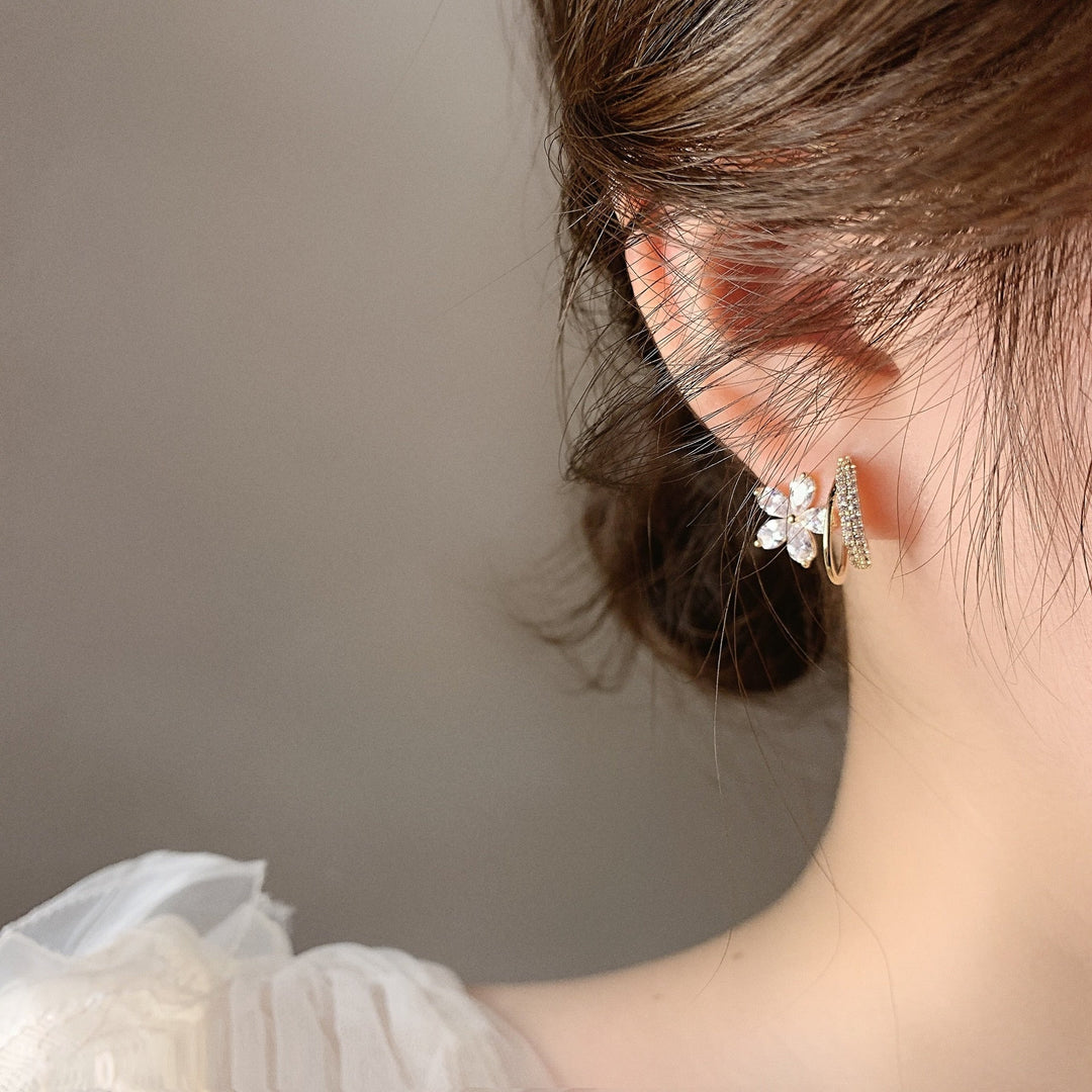 Florelle – Boucles d'oreilles florales avec détail scintillant