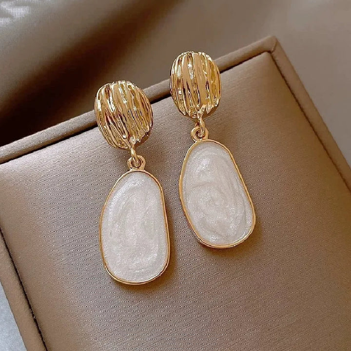 Boucles d'oreilles pendantes ovales en émail vintage