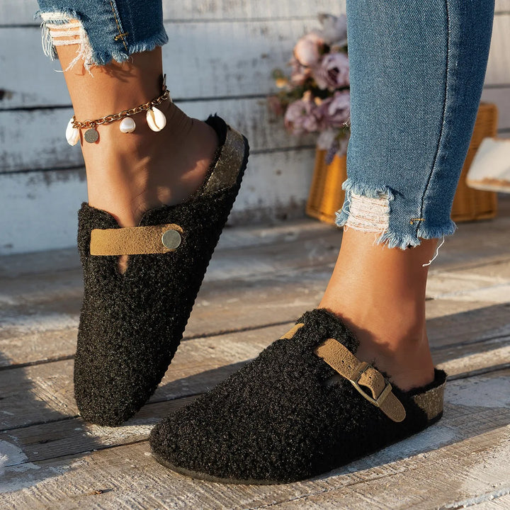 Chaussons Femme Slip-On avec Détail Boucle et Confort Doux et Accueillant