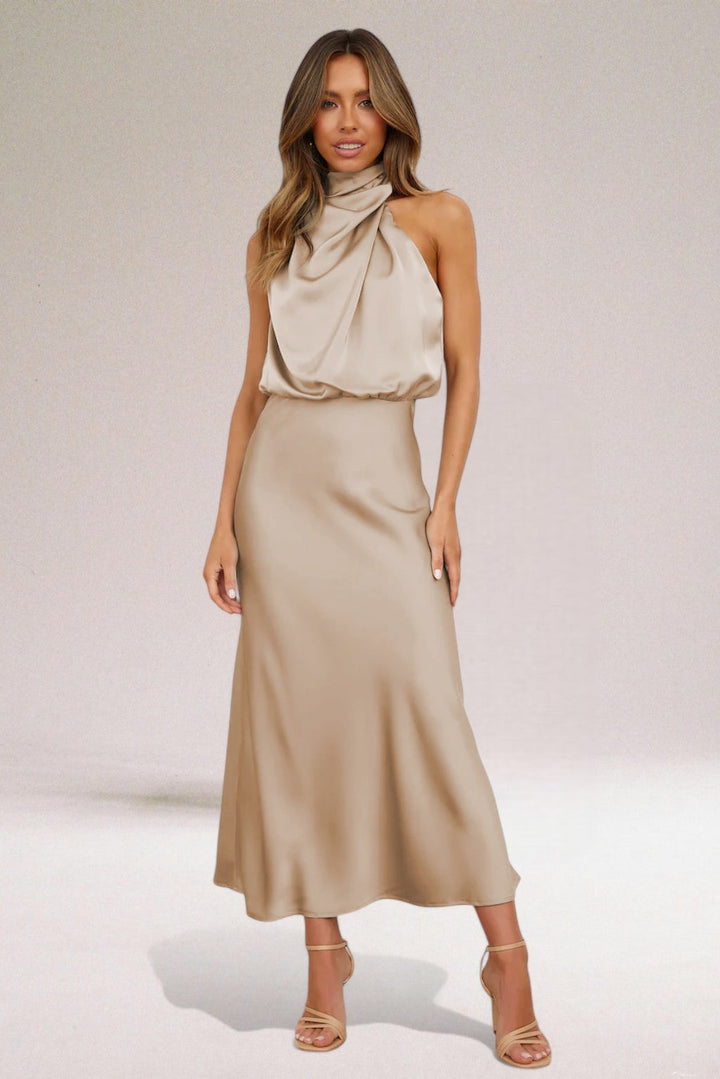 Élodie - Robe satin glamour avec décolleté halter.
