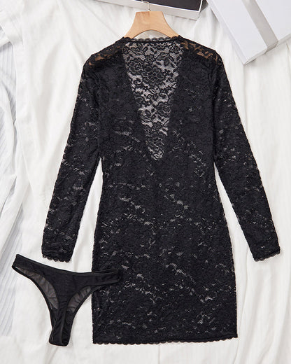 Faye™ | Robe de nuit avec décolleté en V profond et accent chaîne