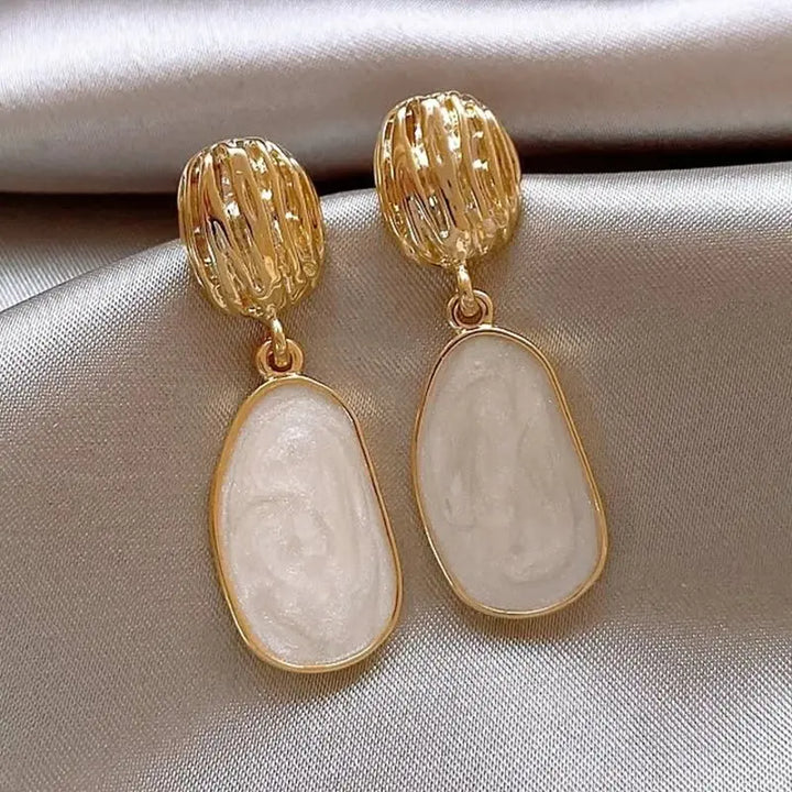 Boucles d'oreilles pendantes ovales en émail vintage