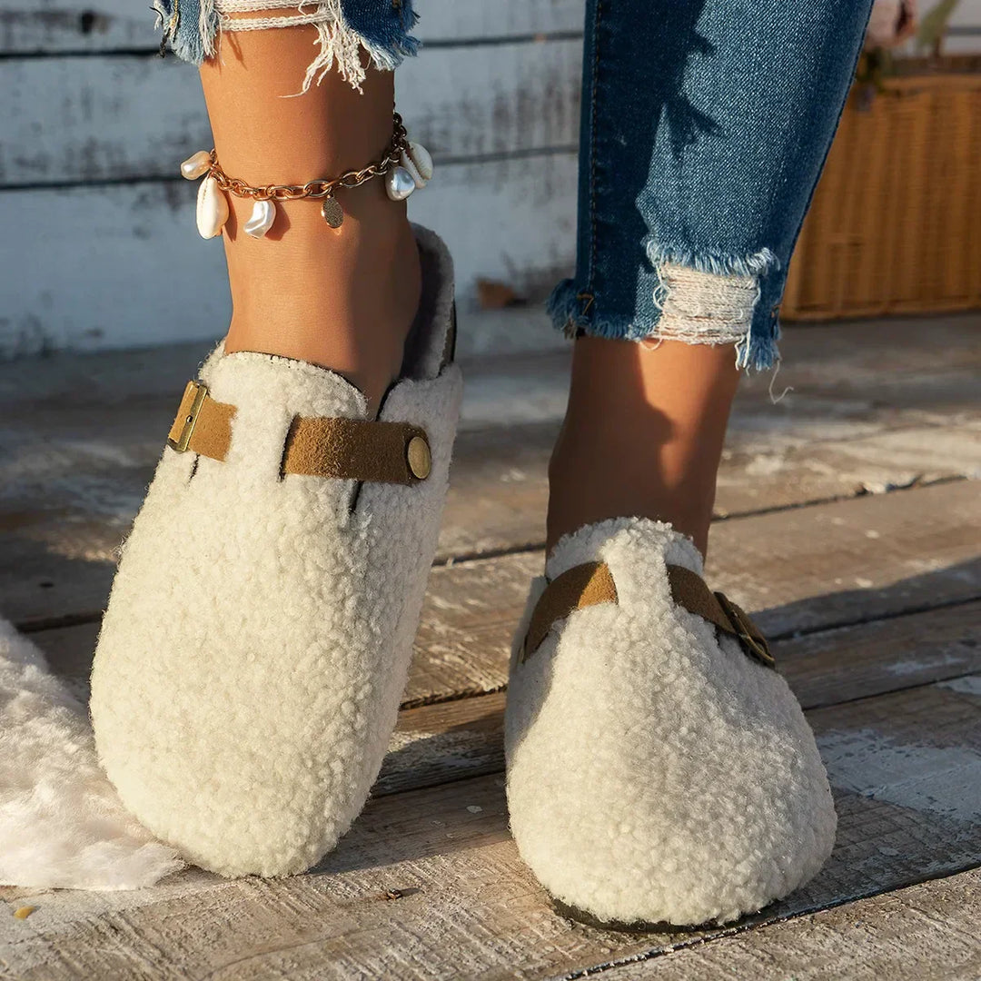 Chaussons Femme Slip-On avec Détail Boucle et Confort Doux et Accueillant