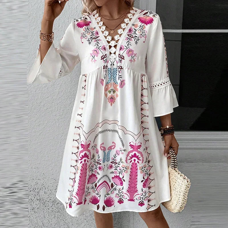 Iris – Robe avec décolleté en V brodé à la main