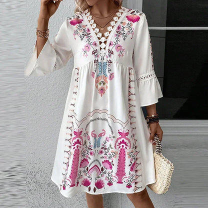 Iris – Robe avec décolleté en V brodé à la main