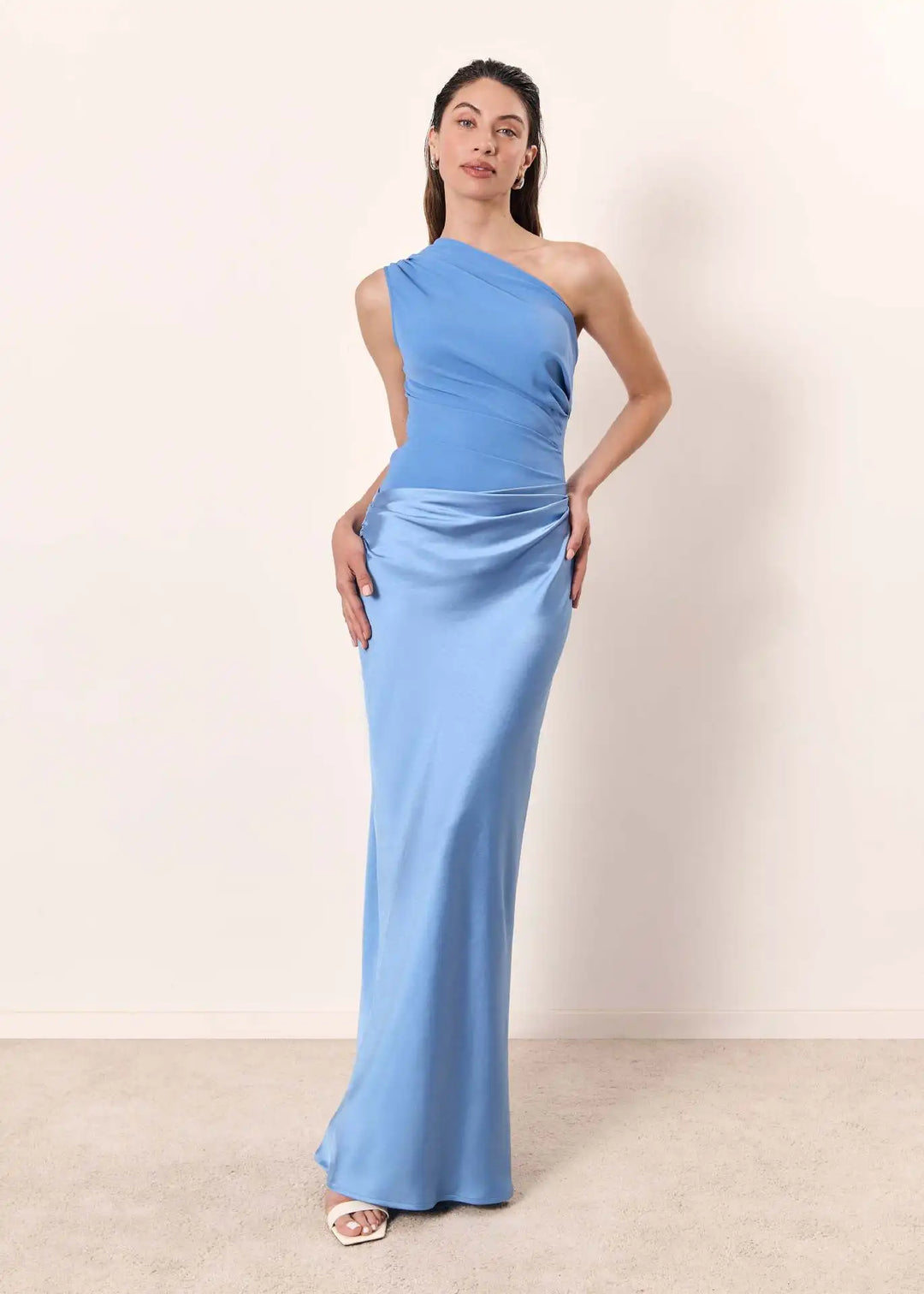 Ashley | Robe Maxi avec une Ceinture en Satin