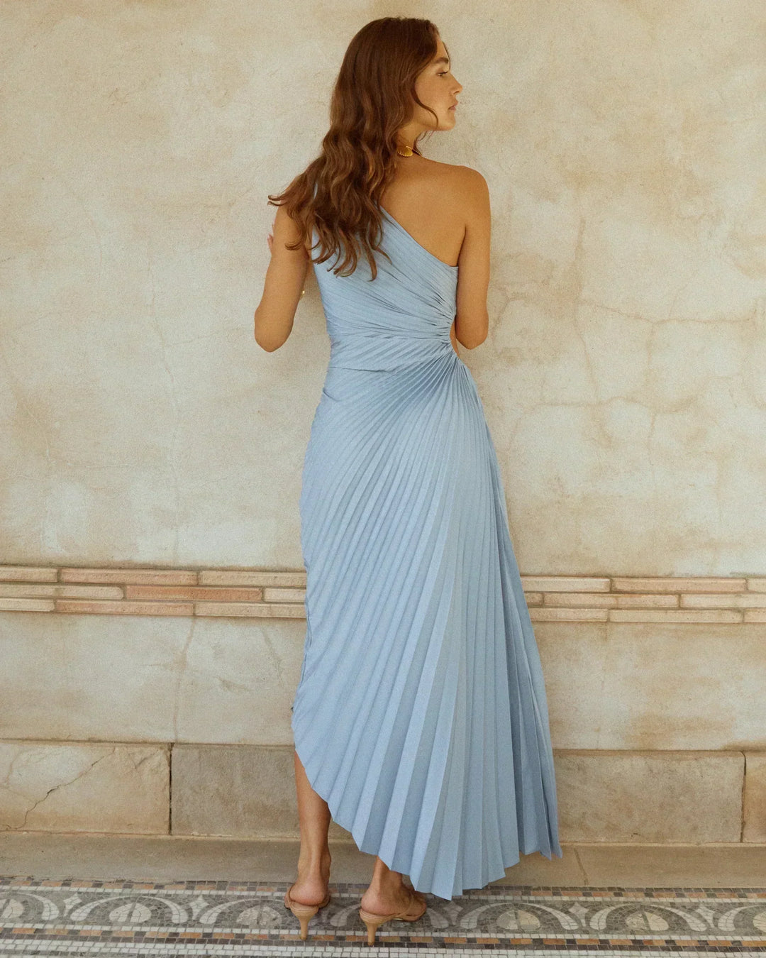 Delfina - Robe Longue en Satin avec Plis sur Une Épaule