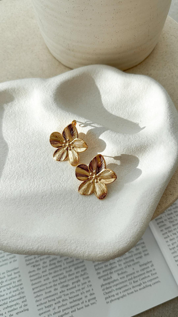 Lexi | Boucles d'Oreilles en Fleurs Plaquées Or