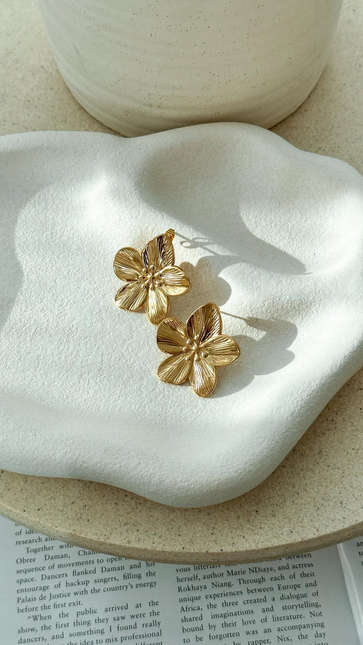 Lexi | Boucles d'Oreilles en Fleurs Plaquées Or