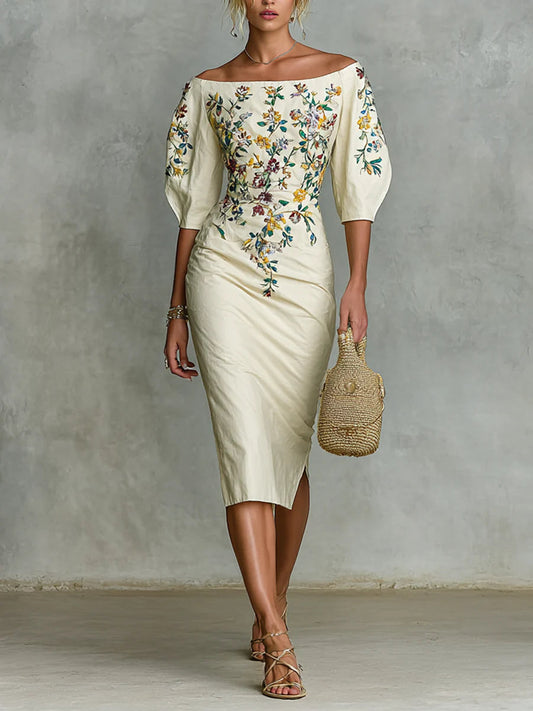 Robe florale à épaules dénudées et design élégant