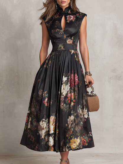 Patricia | Robe Midi Plissée en Satin Noir avec Fleurs