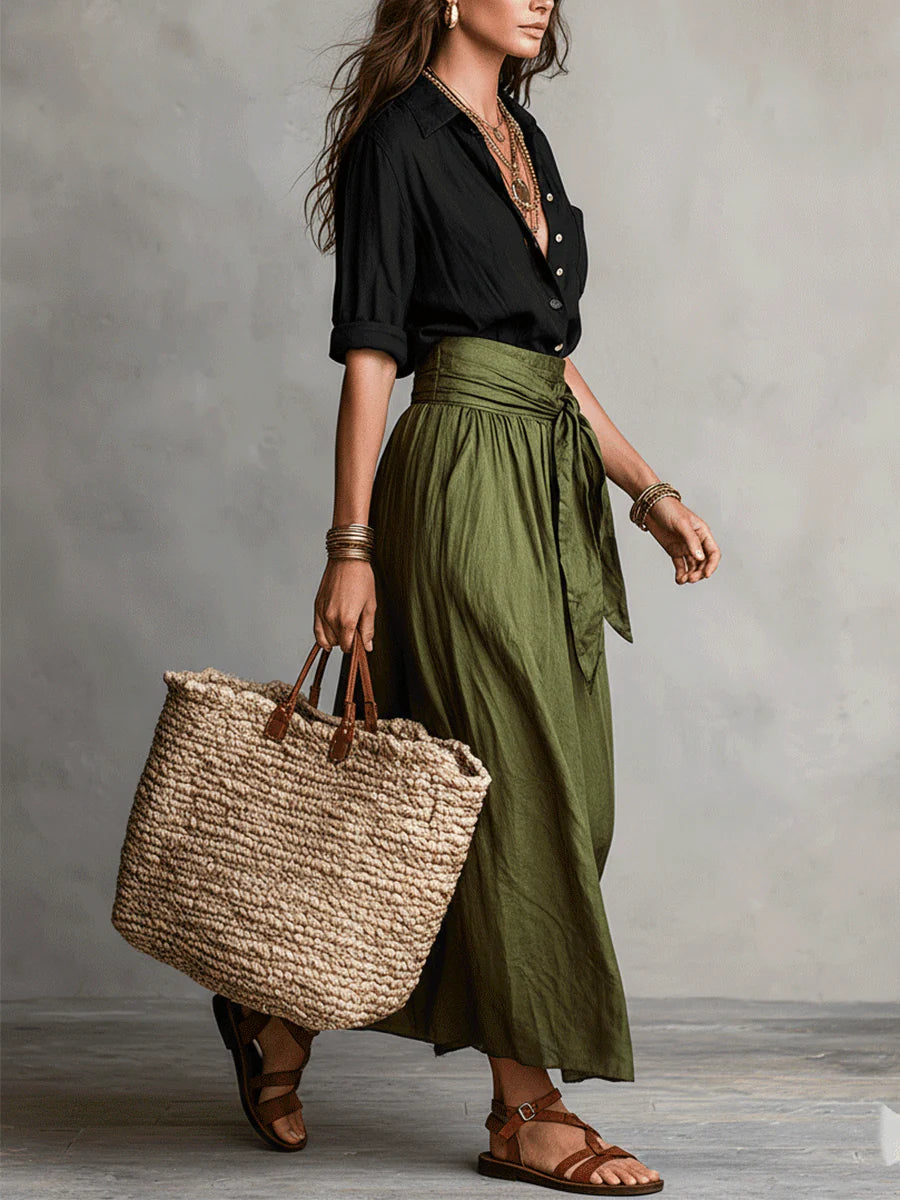 Vera – Ensemble de deux pièces : t-shirt noir et jupe midi verte olive
