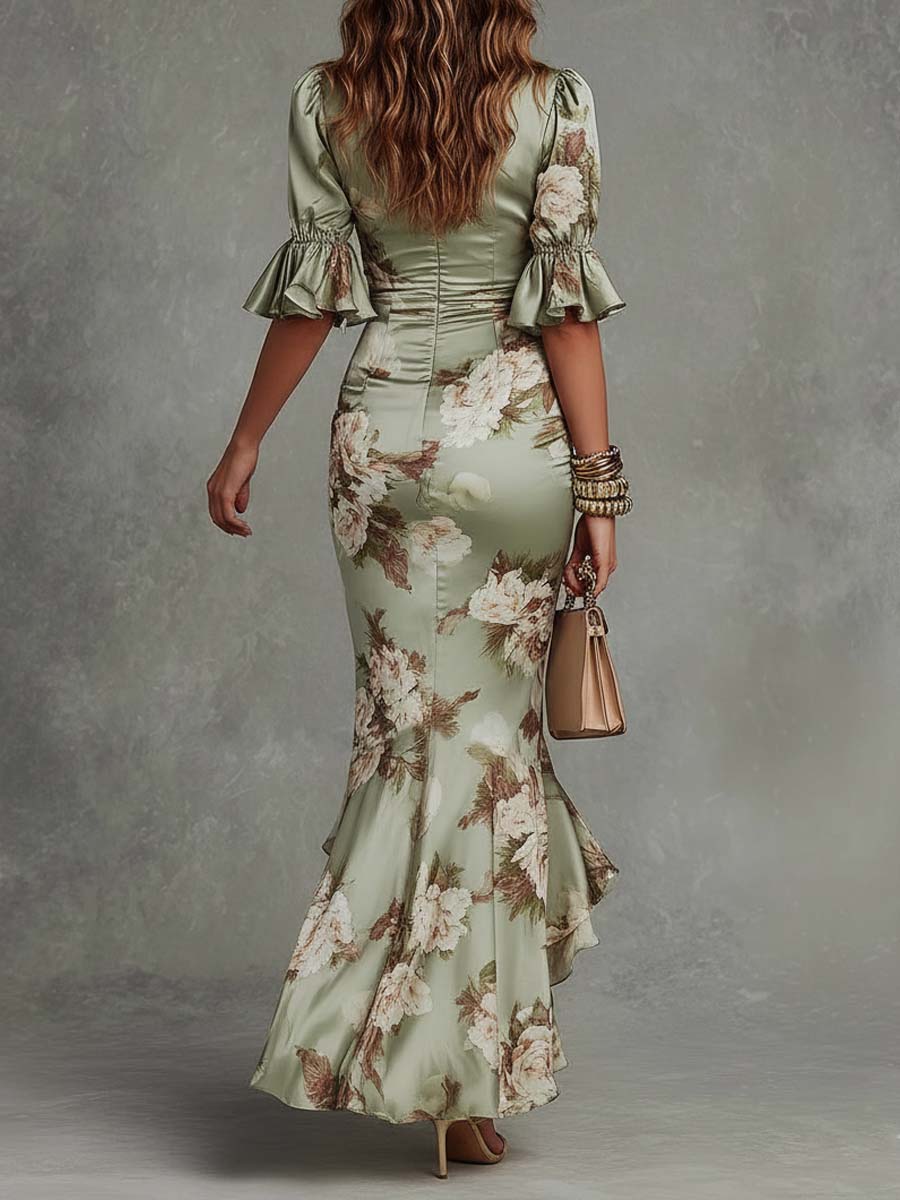 Anna - Robe longue asymétrique en satin vert avec décolleté en V, manches évasées froncées et motif floral