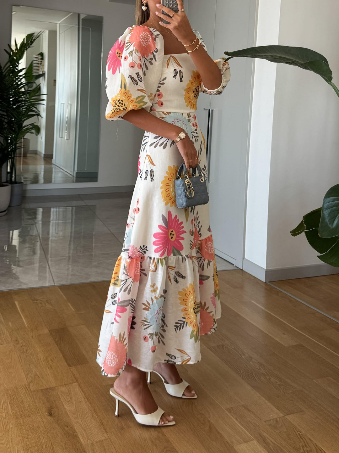 CAMILLE – ROBE ÉLÉGANTE À MANCHES VOLANTÉES EN FLEURS