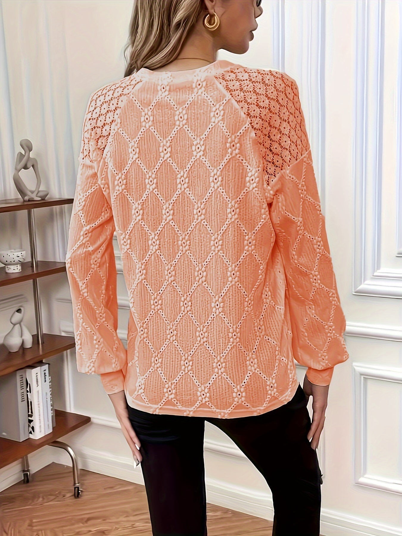 Ivy – Blouse avec Détails de Boutons en Oeillet