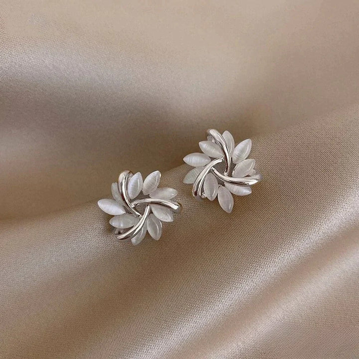 Mirla – Boucles d'oreilles en or avec fleurs d'opale