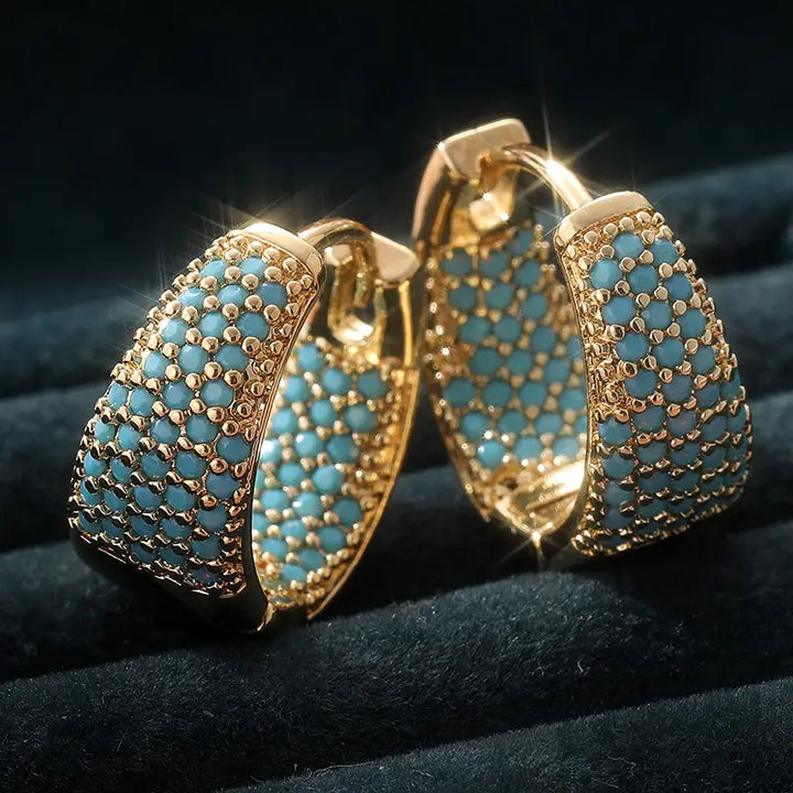 Boucles d'oreilles créoles en perles turquoise avec finition dorée