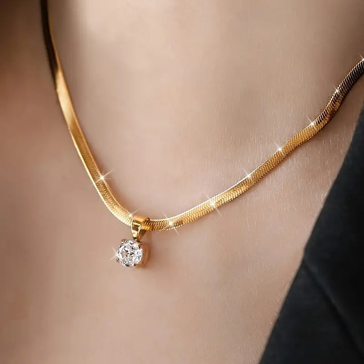 Collier élégant avec un pendentif en zircon | Or