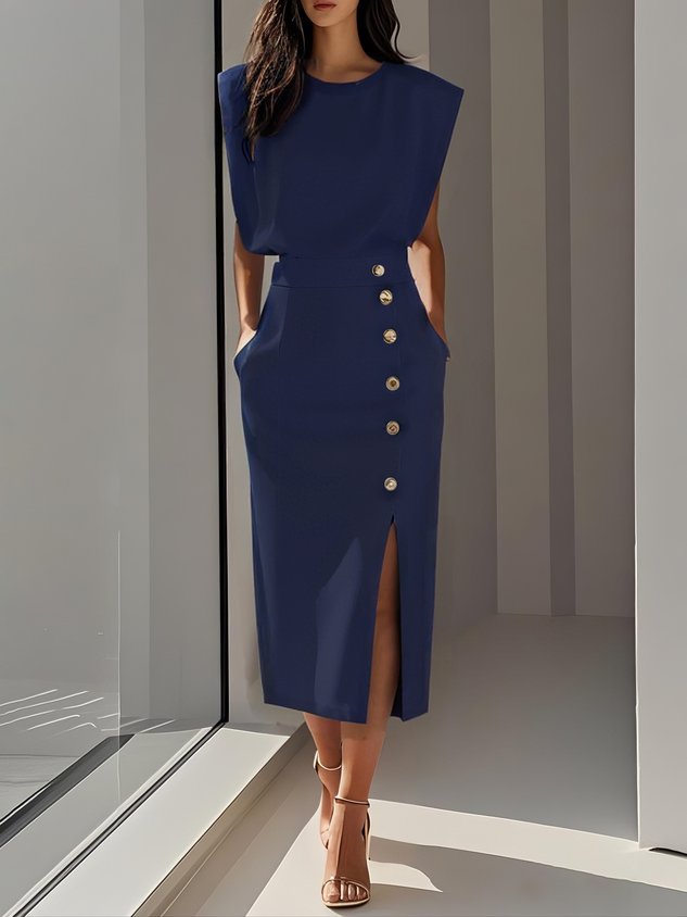 Malene™ | Robe Midi Unie avec Ouverture de Boutons et Col Rond