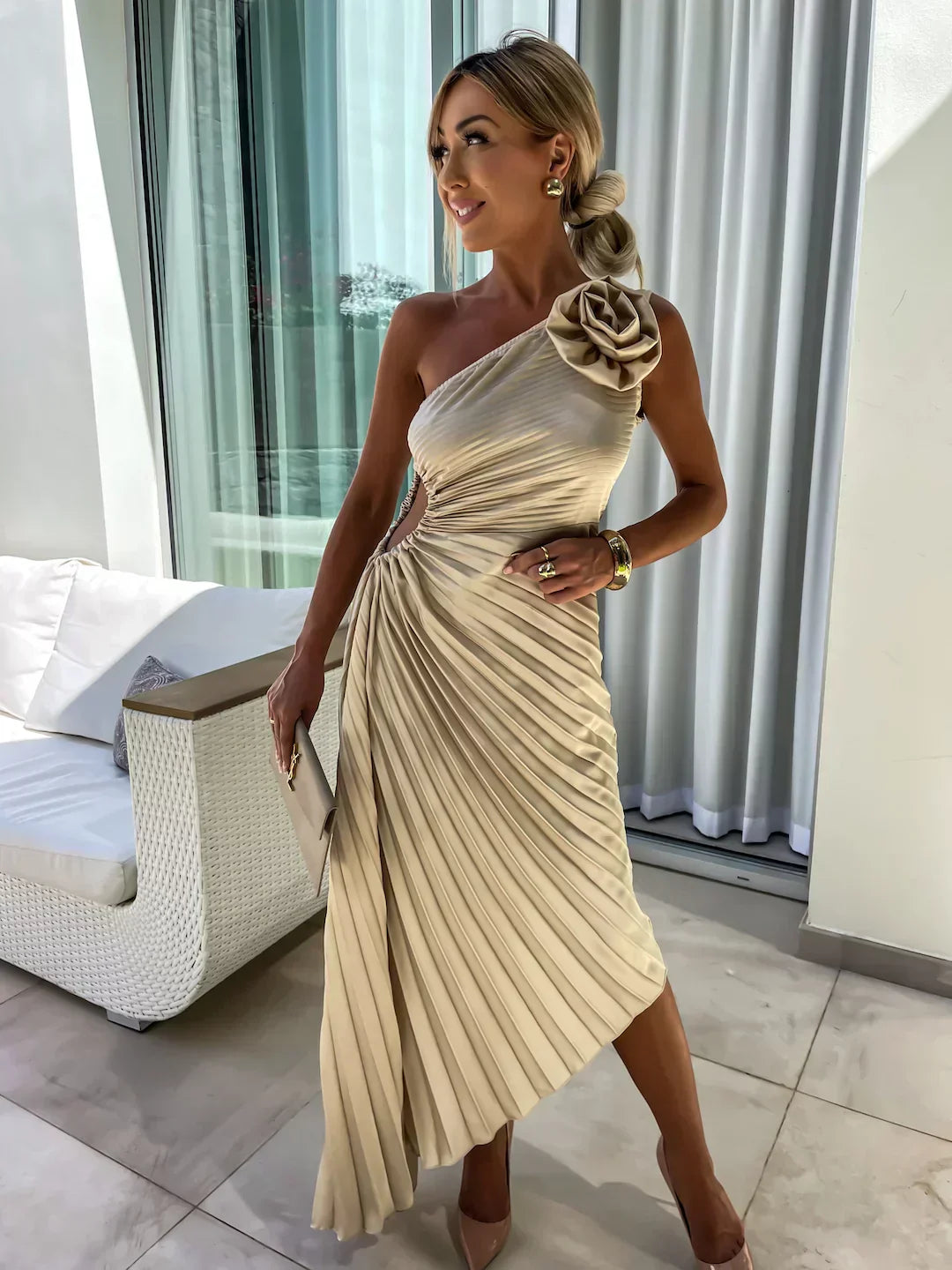 Dariella | Robe à Une Seule Manche avec Fleurs Romantiques