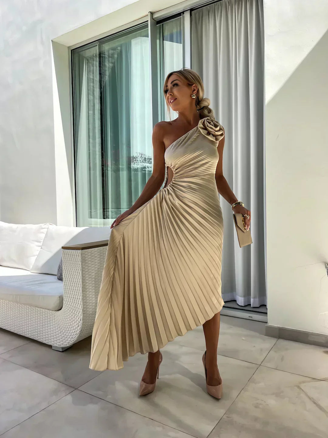 Dariella | Robe à Une Seule Manche avec Fleurs Romantiques