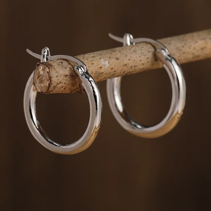 Boucles d'oreilles créoles classiques en argent poli