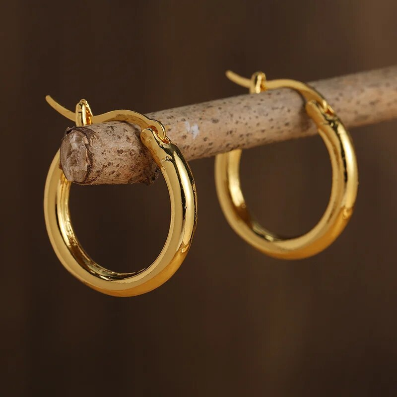 Boucles d'oreilles créoles classiques en argent poli