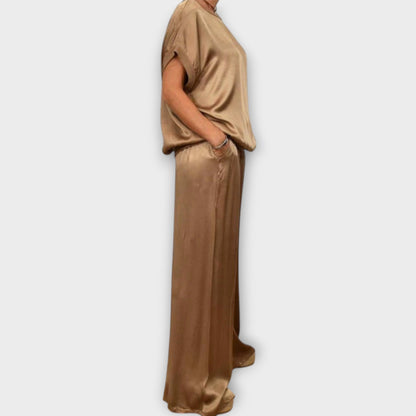 Ensemble de Deux Pièces en Satin Luxe