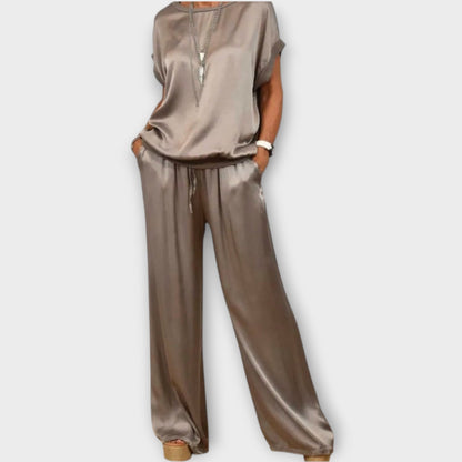 Ensemble de Deux Pièces en Satin Luxe