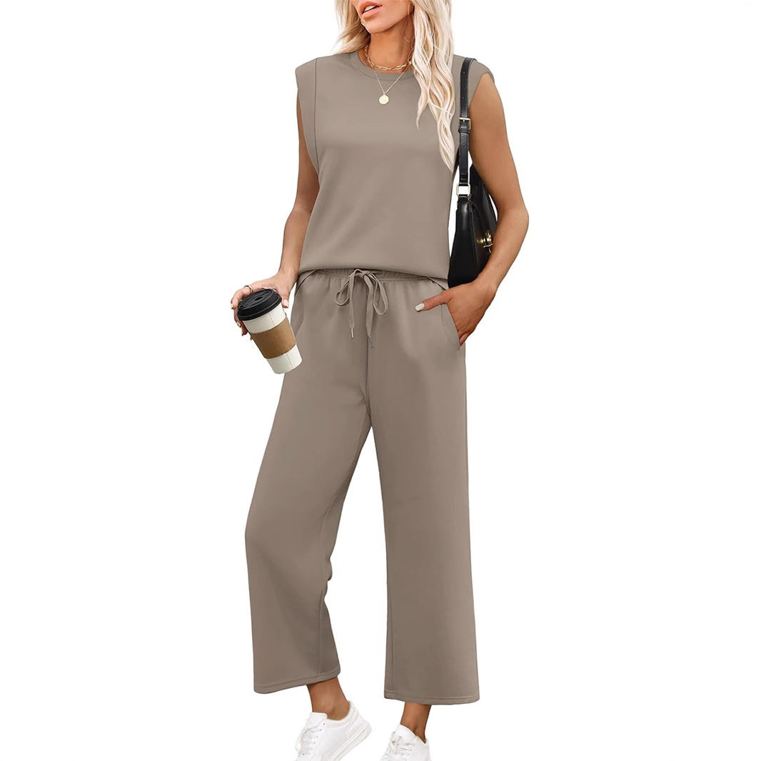 AVALINA – TOP SANS MANCHES CASUAL & PANTALONS CROPPED AMPLE